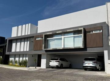 Casa en condominio de 3 habitaciones, San Andrés Cholula · Casa en Venta con Amplio Jardín en Lomas de Angelópolis I