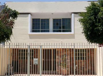 Casa · 244m² · 4 Recámaras · 2 Estacionamientos · Casa Uso Mixto de Dos Plantas Sobre Av