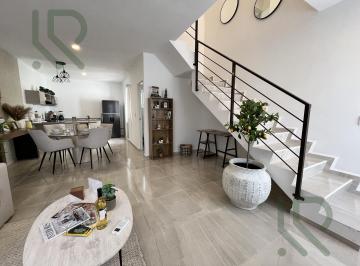 Casa · 87m² · 2 Recámaras · 2 Estacionamientos · Casa en Venta en Playa del Carmen de 2 Habitaciones Precio Especial | con Alberca