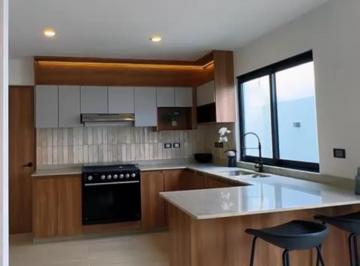 Casa · 196m² · 3 Recámaras · 2 Estacionamientos · Casa en Venta en Gran Peñón