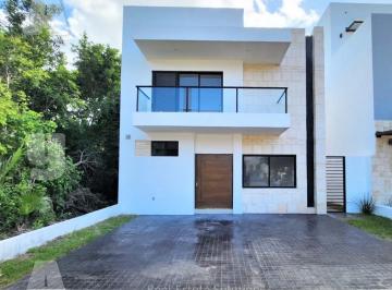 Casa · 235m² · 4 Recámaras · 2 Estacionamientos · Casa en Renta, 4 Recámaras, Aires Acondicionados, Residencial Rio, Cancún