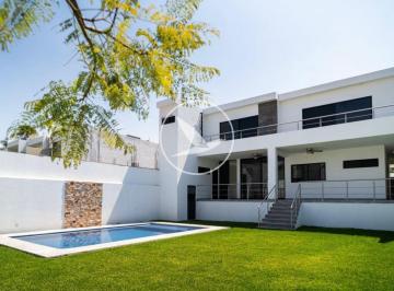 Casa de 4 habitaciones, Emiliano Zapata · Casa Moderna con Alberca, Jardín y Terraza Al Sur de Cuernavaca