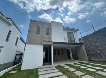 Casa · 230m² · 3 Recámaras · 4 Estacionamientos · Casa - San Miguel Totocuitlapilco