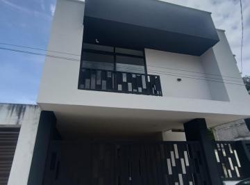 Casa · 204m² · 3 Recámaras · 2 Estacionamientos · Casa en Venta