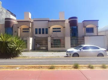 Casa · 216m² · 3 Recámaras · 2 Estacionamientos · Casa en Venta Calle Pirules y Viaducto Rios de Las Avs, Colonia de Los Maestros