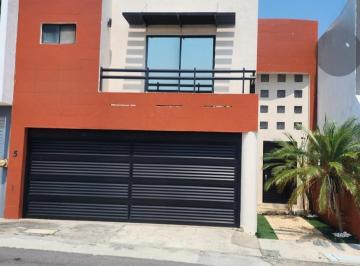 Casa · 320m² · 3 Recámaras · 2 Estacionamientos · Casa en Lomas Residencial