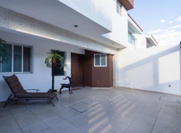Casa · 231m² · 3 Recámaras · 2 Estacionamientos · Casa con Excelente Distribución y Amplitud - El Mayorazgo