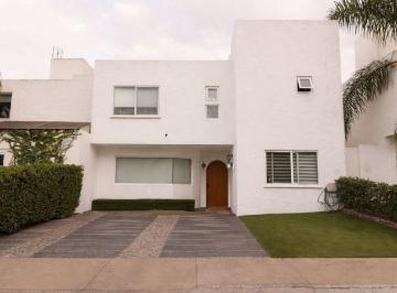 Casa de 3 habitaciones, Morelia · Casa en Venta Zona Bosques Tres Marías