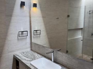 Casa en condominio · 372m² · 4 Recámaras · 2 Estacionamientos · Casa en Venta en Altozano