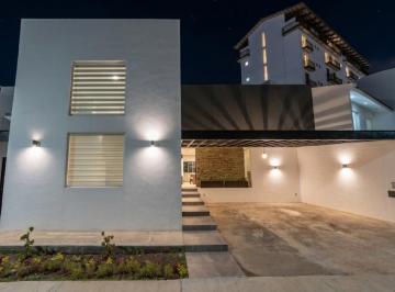 Casa de 4 habitaciones, Querétaro · Casa en Venta en Fraccionamiento Cumbres del Lago Cerca de Golf Juriquilla