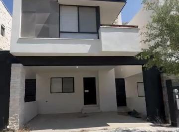 Casa · 202m² · 3 Recámaras · 2 Estacionamientos · Venta Casa en Fracc. Montellan