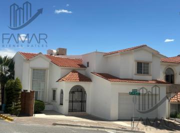 Casa · 395m² · 4 Recámaras · 2 Estacionamientos · Casa en Venta Haciendas del Valle II