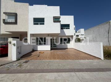 Departamento · 245m² · 3 Recámaras · 2 Estacionamientos · Renta de Casa en Milenio III