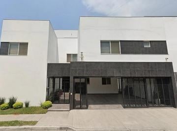 Casa de 5 habitaciones, Monterrey · Casa con 245 m² Superficie de Terreno y 5 Habitaciones en Venta, Colinas de Las Cumbres