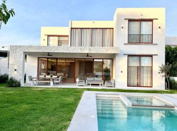 Casa de 5 habitaciones, Atlatlahucan · Casa con 5 Dorm. y 590 m² de Superficie de Terreno en Venta en Lomas de Cocoyoc