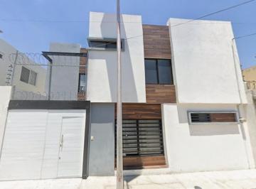 Casa de 4 habitaciones, Puebla · Casa con 4 Recámaras de 112 m² Superficie de Terreno en Venta en Loma Encantada
