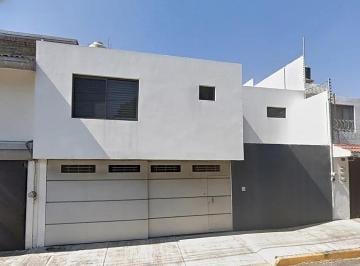 Casa de 4 habitaciones, Puebla · Casa con 180 m² Superficie de Terreno y 4 Recámaras en Venta, Los Pilares
