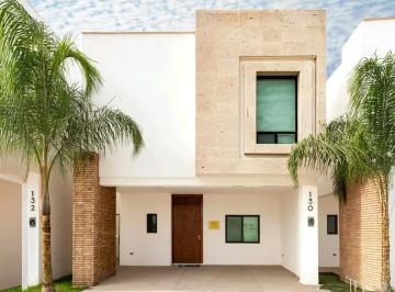 1 · Casa en Venta en La Rioja Residencial, Torreón: Espacio Moderno y Funcional
