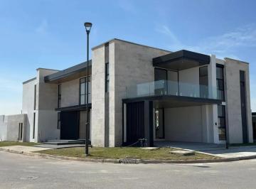 1 · Casa en Venta en Las Villas, Torreón - Amplia Residencia con 4 Recámaras y Amenidades Premium