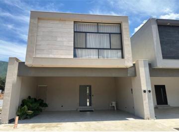Casa de 3 habitaciones, Santiago · Casa con 160 m² de Terreno y 3 Recámaras en Venta en Viento Libre