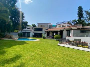 Casa · 650m² · 5 Recámaras · 6 Estacionamientos · Casa en Venta en Parque Sumiya