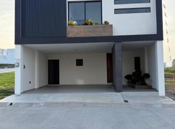 Casa · 240m² · 3 Recámaras · Casa en Punto Lomas
