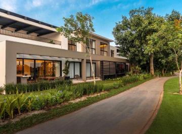 Casa de 2 habitaciones, Mérida · Residencia con Jardín y Alberca Privada, en Venta, Yucatán Country Club, Mérida