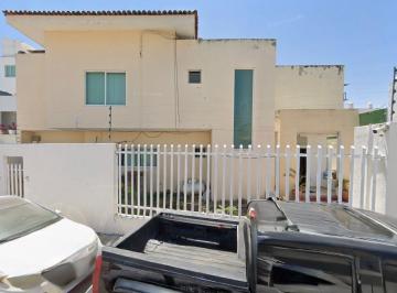 Casa de 5 habitaciones, Puerto Vallarta · ¡Oferta! Col Díaz Ordaz Vallarta: Cerca Mar, Gran Plusvalía y Ahorro Especial Muy Bajo de Mercado.!