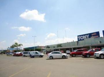 Local comercial · 75m² · 4 Estacionamientos · Renta Local Comercial Plaza del Sol Frente Estacionamiento Cerca Plaza Patio