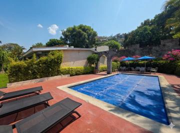 Casa en condominio · 148m² · 3 Recámaras · 2 Estacionamientos · Casa en Condominio un Nivel con Alberca Lomas de Cuernavaca