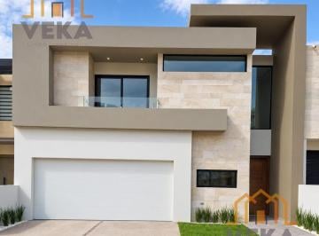 Casa · 320m² · 3 Recámaras · 4 Estacionamientos · Casa en Venta en Bosque Real