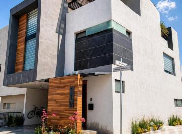 Casa · 300m² · 3 Recámaras · 1 Estacionamiento · Casa en Venta en Residencial Platinum, Pachuca | 120 m² de Terreno y 300 m² de Construcción