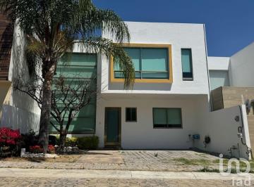 Casa · 195m² · 3 Recámaras · 2 Estacionamientos · Casa en Renta en Lomas de Angelopolis III, Santa Clara Ocoyucan, Puebla (Chedraui Selecto)