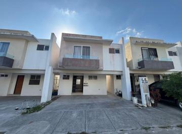 Casa de 3 habitaciones, Apodaca · Casa en Renta en Valle de La Rioja, Apodaca. Frente a Parque