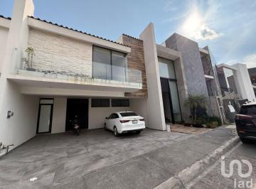 Casa · 406m² · 3 Recámaras · 2 Estacionamientos · Casa en Renta en Gran Reserva, Lomas de Angelopolis