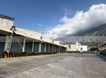 Nave industrial · 708m² · 30 Estacionamientos · Nave Industrial en Renta en Zona Industrial