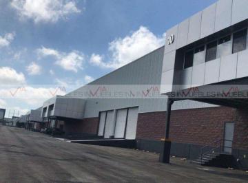 Nave industrial · 1238m² · 6 Estacionamientos · Nave Industrial en Renta en Bosque Real