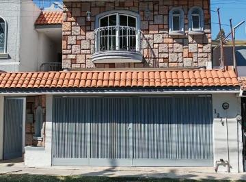 Casa de 4 habitaciones, Zapopan · Casa en Venta en Paseos del Sol