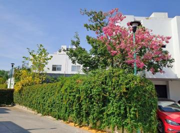 Casa en condominio de 4 habitaciones, Zapopan · Casa Grande Bien Ubicada con Jardin