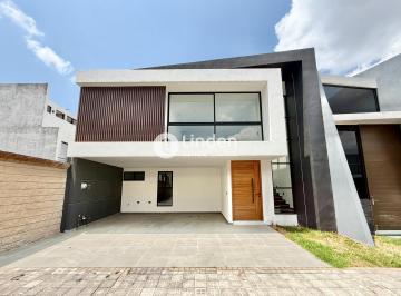 Casa · 330m² · 4 Recámaras · 2 Estacionamientos · Casa en Venta en Parque Coahuila, Lomas de Angelópolis III