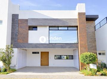 Casa · 244m² · 3 Recámaras · 2 Estacionamientos · Casa en Venta en Parque Veracruz, Lomas de Angelopolis III.