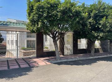 Casa de 6 habitaciones, Irapuato · Casa en Venta Villas de Irapuato
