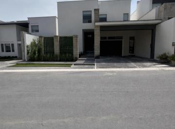 Fachada Casa En Venta carretera Nacional Zona Sur  · Casa en Venta en Carretera Nacional | Fracc. Montealbán | 3 Recámaras + Jardín |