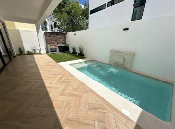 Casa · 300m² · 4 Recámaras · 3 Estacionamientos · Casa en Renta/venta Via Cumbres Residencial Av Huayacan