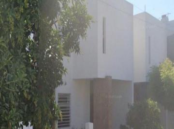Casa de 3 habitaciones, Manzanillo · Casa con 90 m² de Superficie de Terreno y 3 Recámaras en Venta en Manzanillo