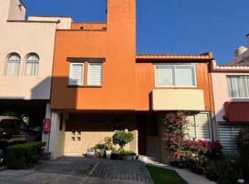 Fachada · Casa Renta, Tranquilidad y Excelente Iluminación