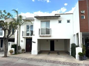 Casa · 265m² · 3 Recámaras · 2 Estacionamientos · Casa en Renta en Punta del Este