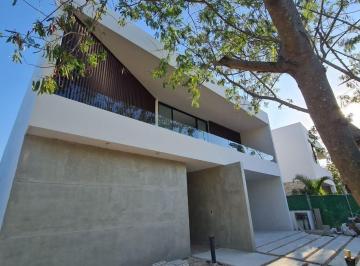 Casa en condominio · 493m² · 4 Recámaras · 4 Estacionamientos · Casa en Venta Oasis 56, en Yucatán Country Club, Mérida