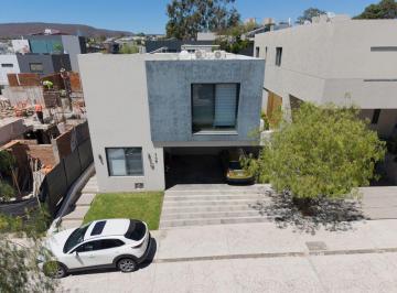 Casa en condominio · 280m² · 3 Recámaras · 2 Estacionamientos · Casa en Renta, Amueblada, Entrelomas Residencial, Virreyes, Zapopan