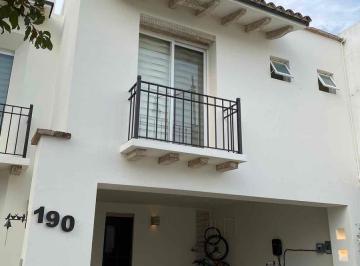 Casa · 265m² · 3 Recámaras · 2 Estacionamientos · Casa en Venta, Punta del Este, 3 Recámaras y 4.5 Baños.